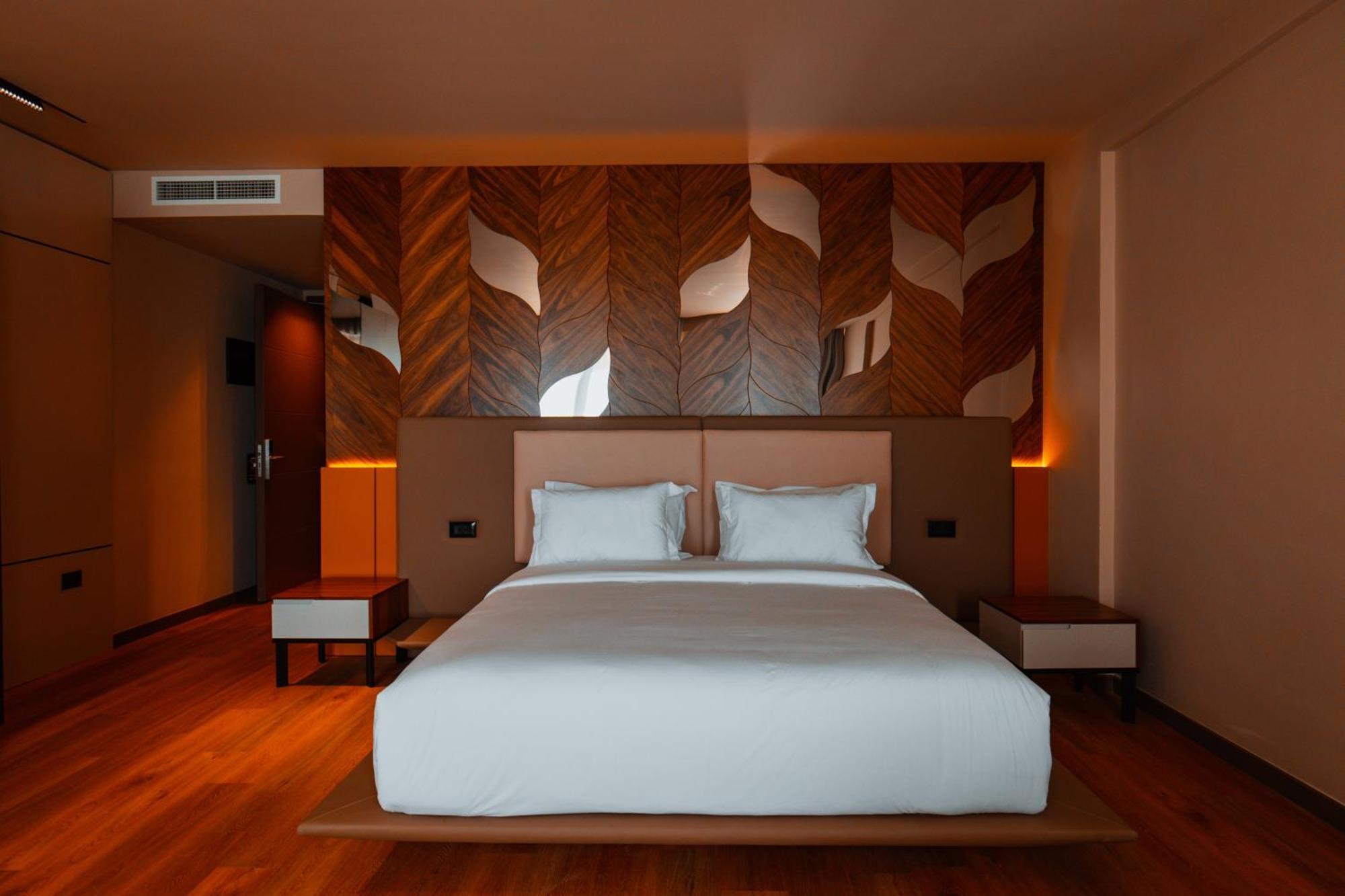 Готель Royal G Deluxe Shkallnur Екстер'єр фото