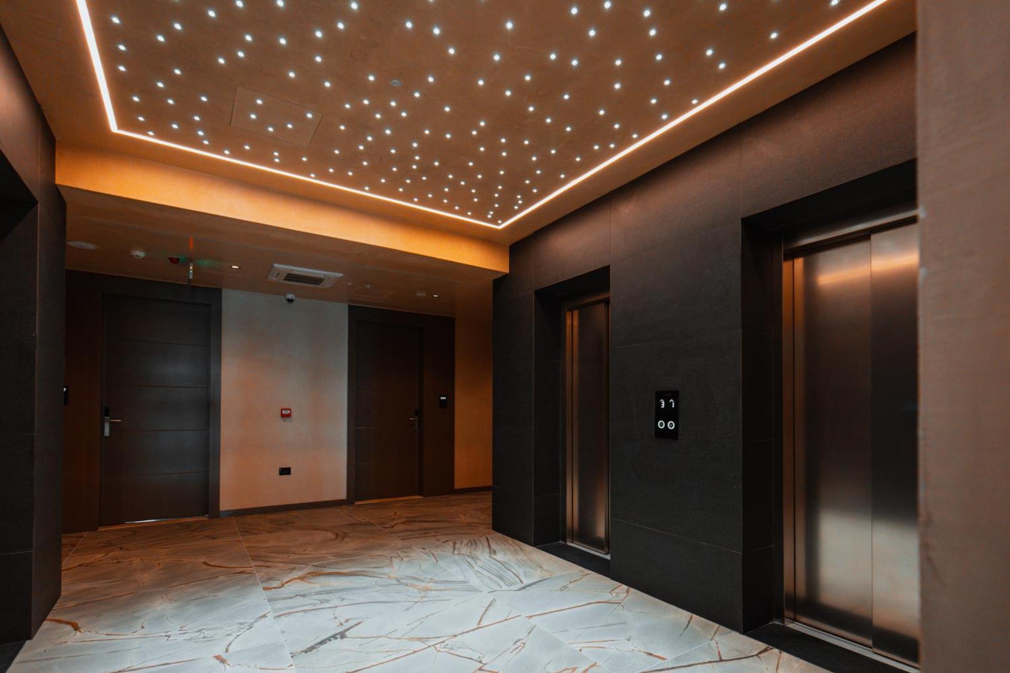 Готель Royal G Deluxe Shkallnur Екстер'єр фото