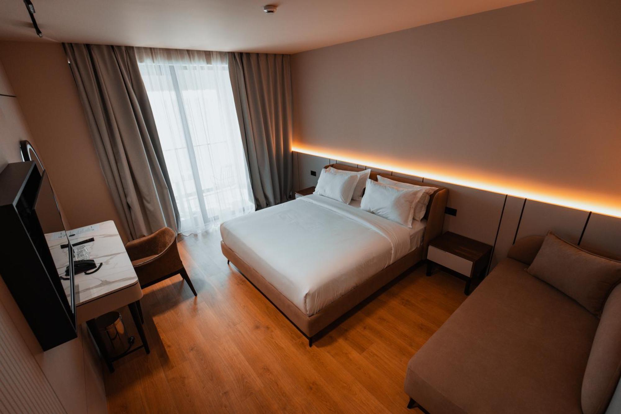 Готель Royal G Deluxe Shkallnur Екстер'єр фото