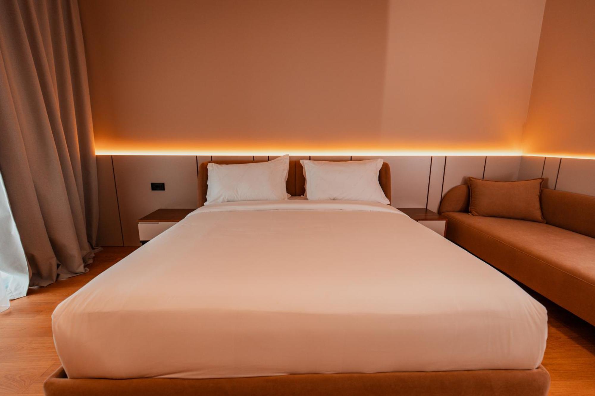 Готель Royal G Deluxe Shkallnur Екстер'єр фото