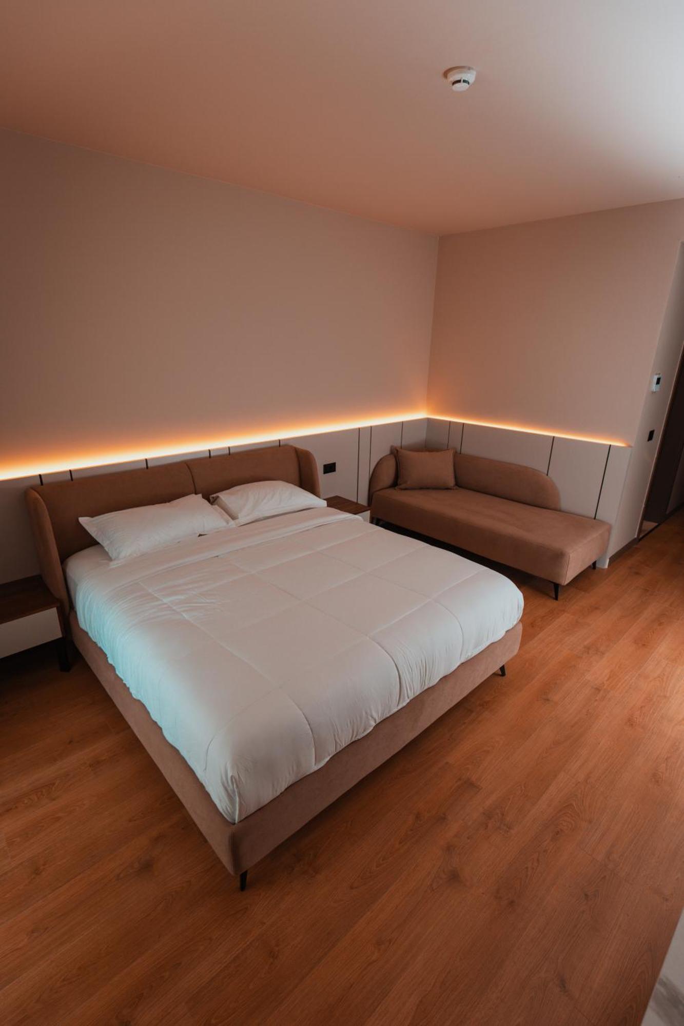 Готель Royal G Deluxe Shkallnur Екстер'єр фото