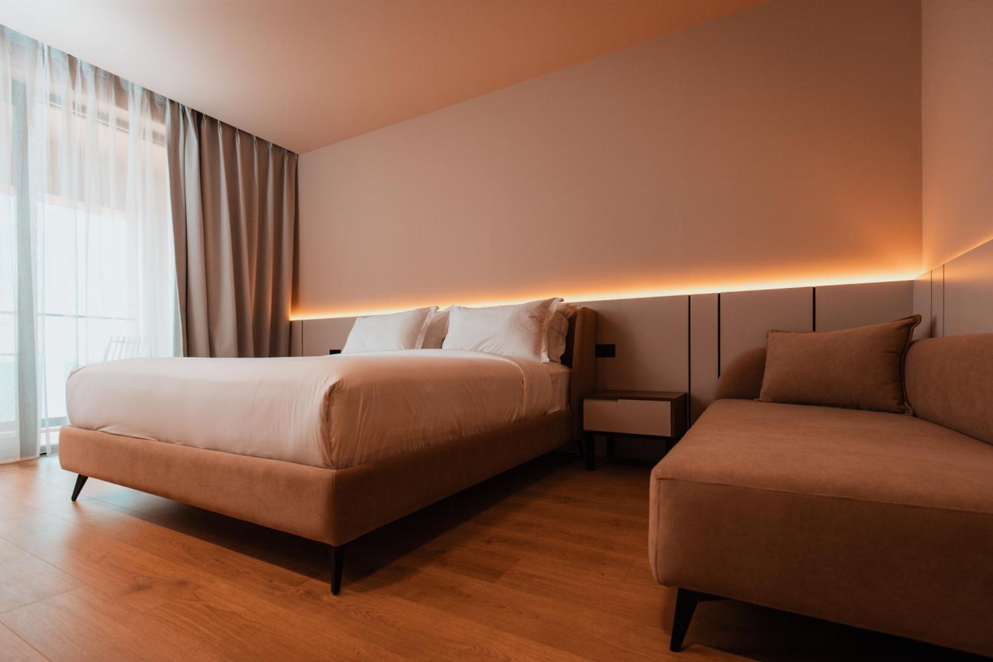 Готель Royal G Deluxe Shkallnur Екстер'єр фото