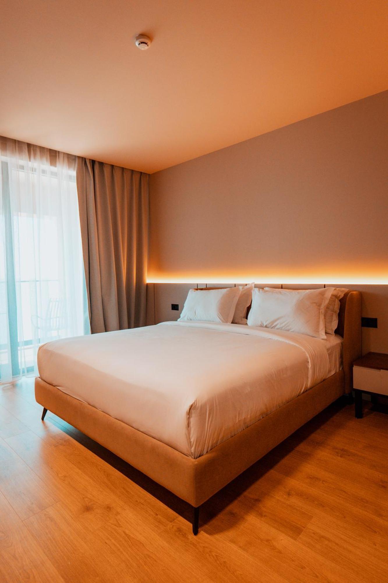 Готель Royal G Deluxe Shkallnur Екстер'єр фото