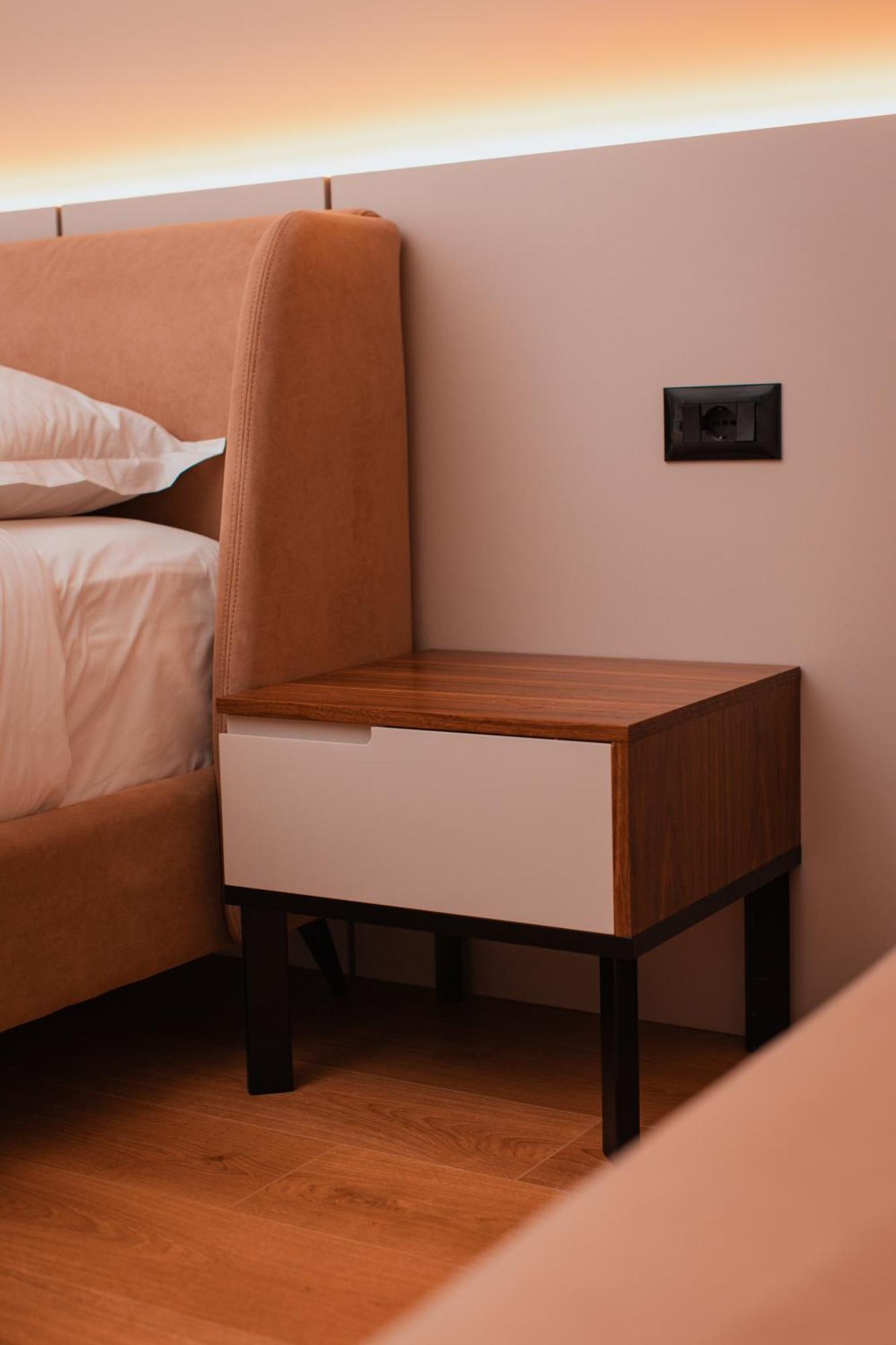 Готель Royal G Deluxe Shkallnur Екстер'єр фото