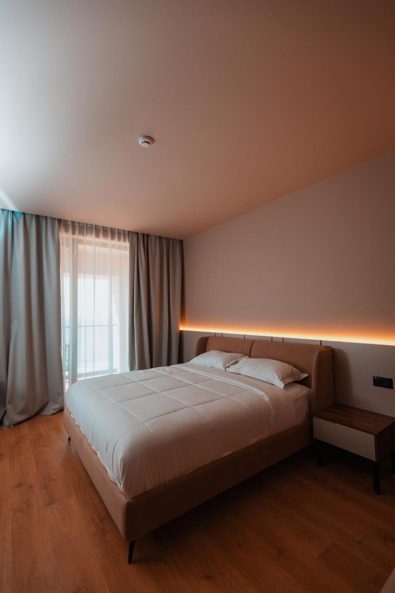 Готель Royal G Deluxe Shkallnur Екстер'єр фото