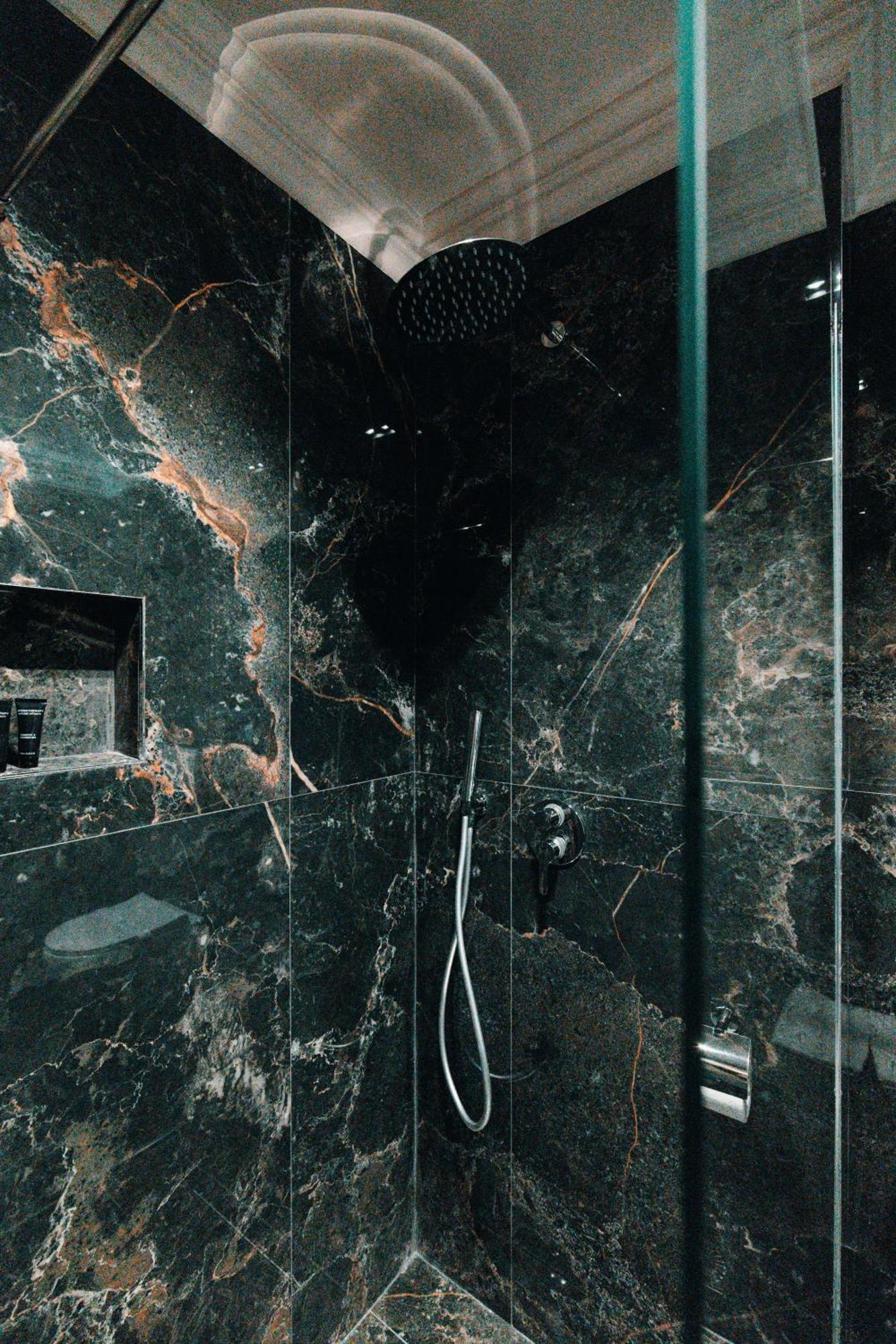 Готель Royal G Deluxe Shkallnur Екстер'єр фото
